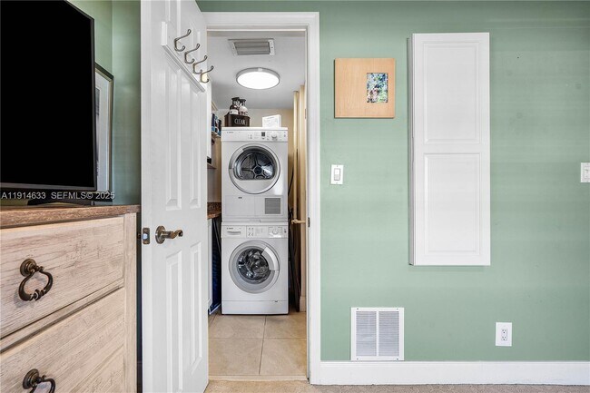 Building Photo - 1501 S Ocean Blvd