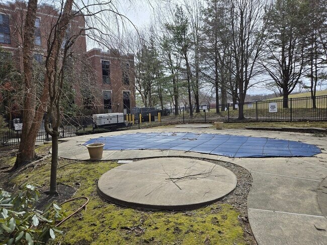 Building Photo - 20-30-30 Daniels St