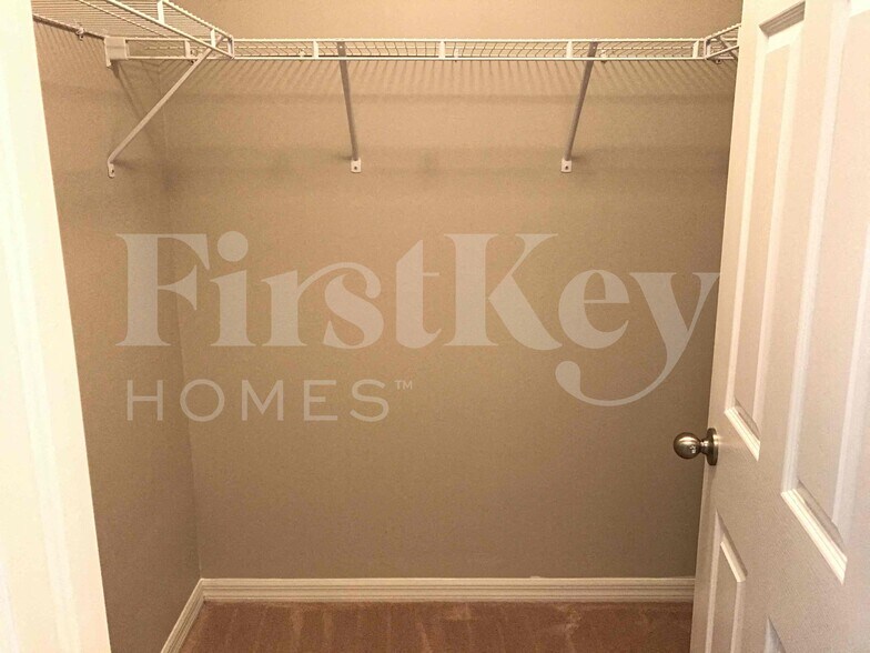 Building Photo - 2512 NW 24th Terrace