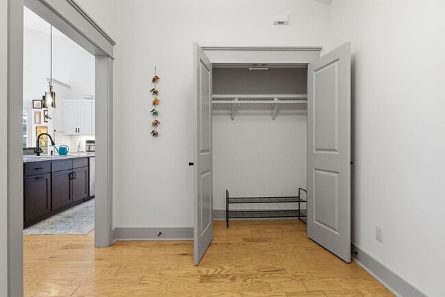 Building Photo - Modern & Fully-Furnished 3-Bedroom Home in Arden with Utilities Included