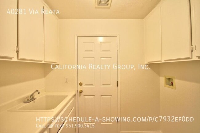 Building Photo - 40281 Vía Reata