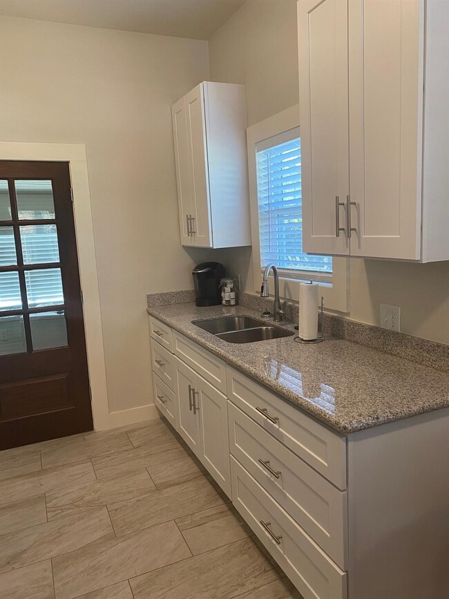 Building Photo - 2708 Winbern St