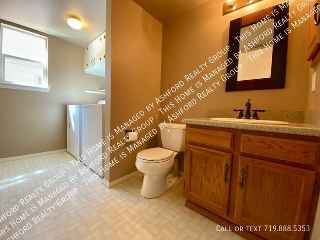 Building Photo - 5330 Tupper Ct