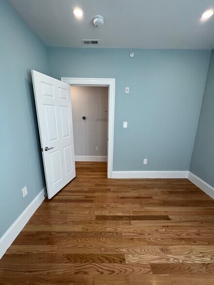 Building Photo - 73 Winchester St