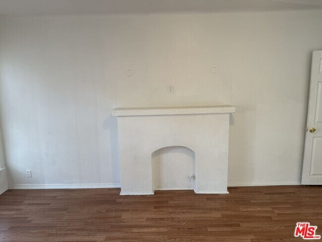 Building Photo - 5042 Ferndale St