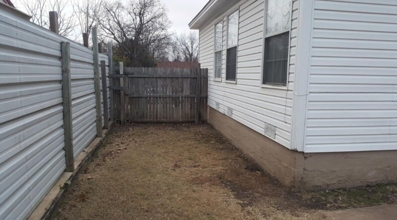 Building Photo - 2208 Farola Dr