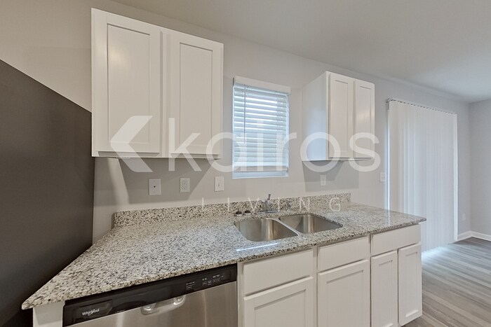 Building Photo - 229 Topaz Ln