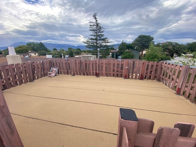 Building Photo - Beautiful 3 Bedroom Home in NE Albuquerque