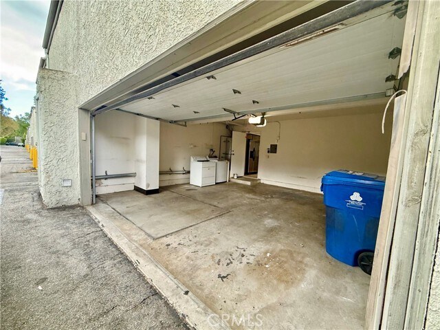 Building Photo - 11738 Moorpark St