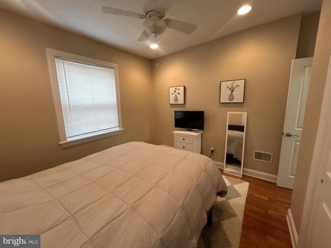 Building Photo - 530 N 15th St