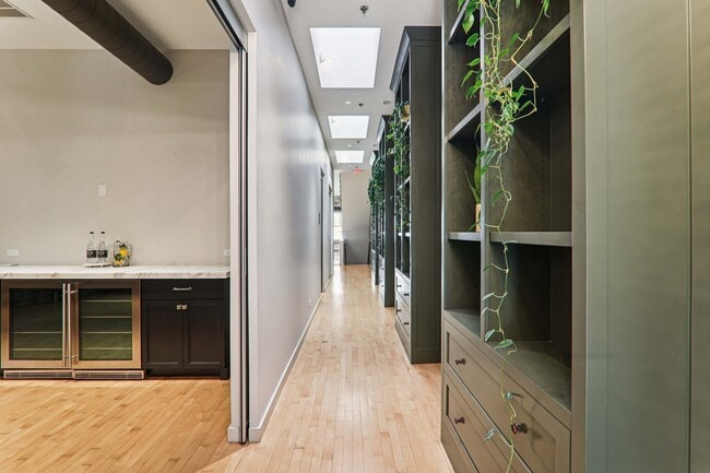 Building Photo - 107 W Main St