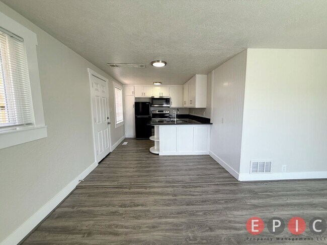 Building Photo - 2544-2548 S 200 E