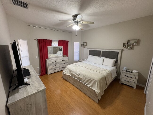 Building Photo - Florida Living Starts Here — Gated, Single-Story, Move-In Ready May 1!