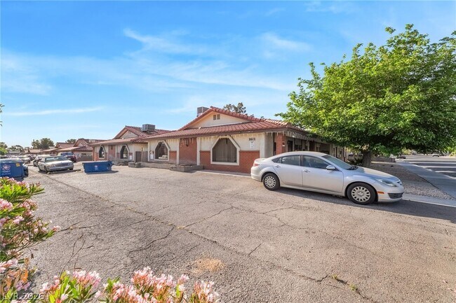 Building Photo - 1611 E Harmon Ave