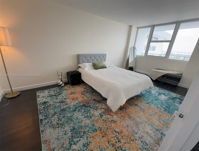 Building Photo - 2030 S Ocean Dr