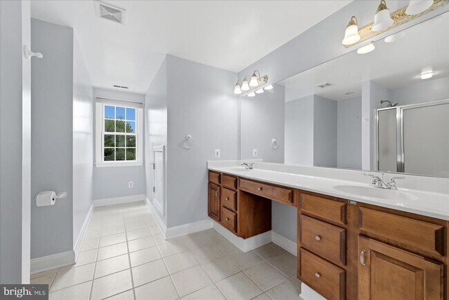 Building Photo - 104 Bramble Ct