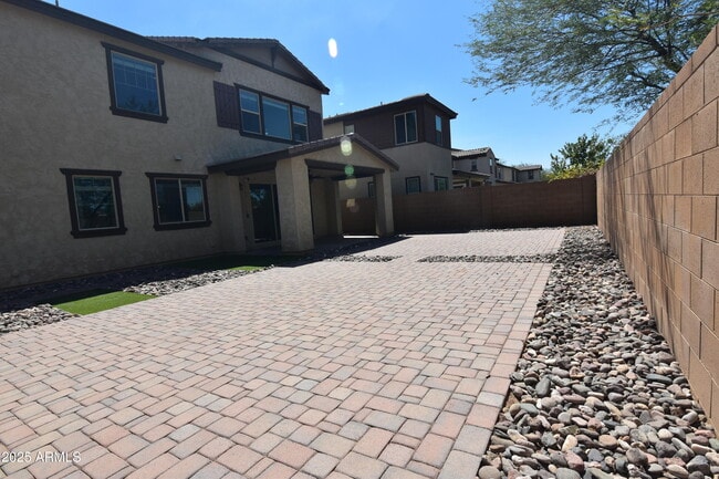 Building Photo - 250 E Wisteria Dr