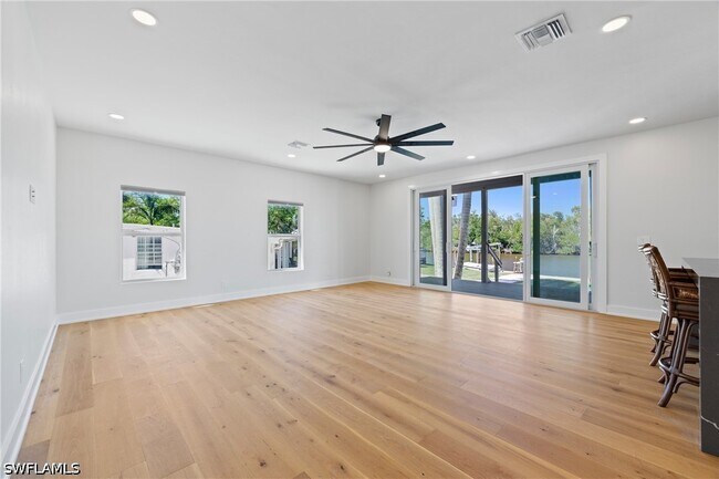 Building Photo - 1836 Harbor Ln