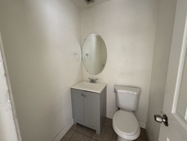 Building Photo - Central Phoenix 4 Bedroom Townhome