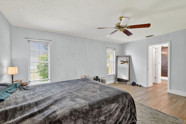 Building Photo - 2700 Yarmouth Dr