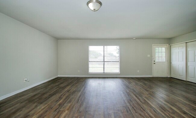 Building Photo - 17626 Bullis Gap Dr