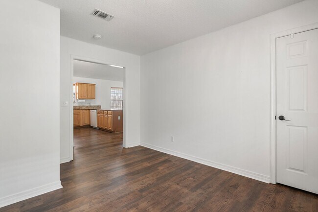 Building Photo - 5841 Last Big Tree Ln