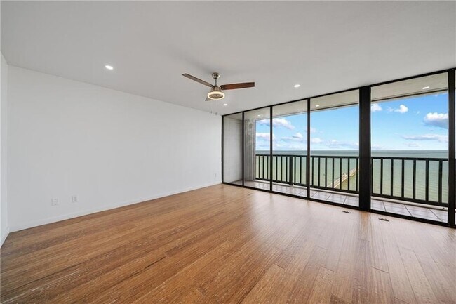 Building Photo - 4334 Ocean Dr
