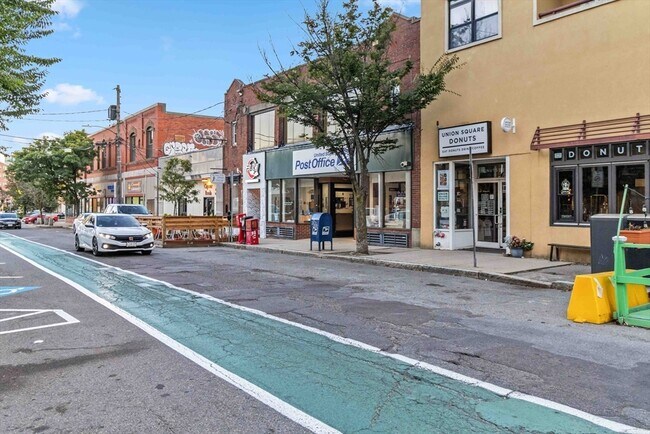 Building Photo - 16 Alston St