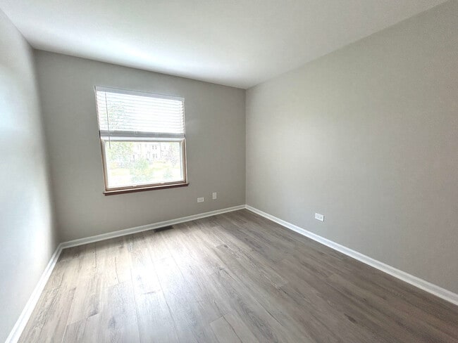 Building Photo - 1453 Chelsea Ave