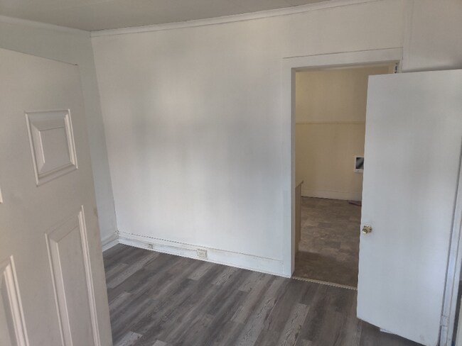 Building Photo - 90 Oak St