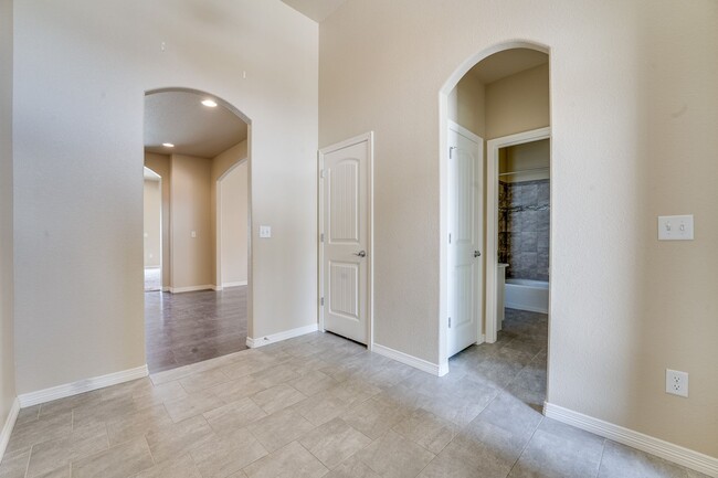 Building Photo - Stunning 5-Bedroom Home with Lake Views in...