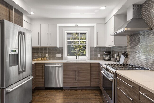 Building Photo - 265 Jackson St