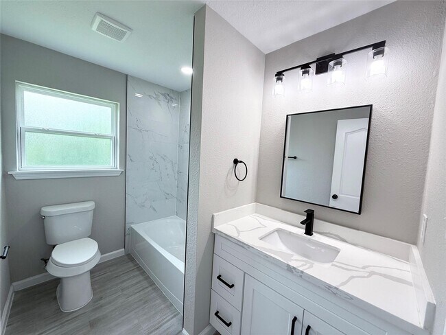 Building Photo - 2626 Woodland St