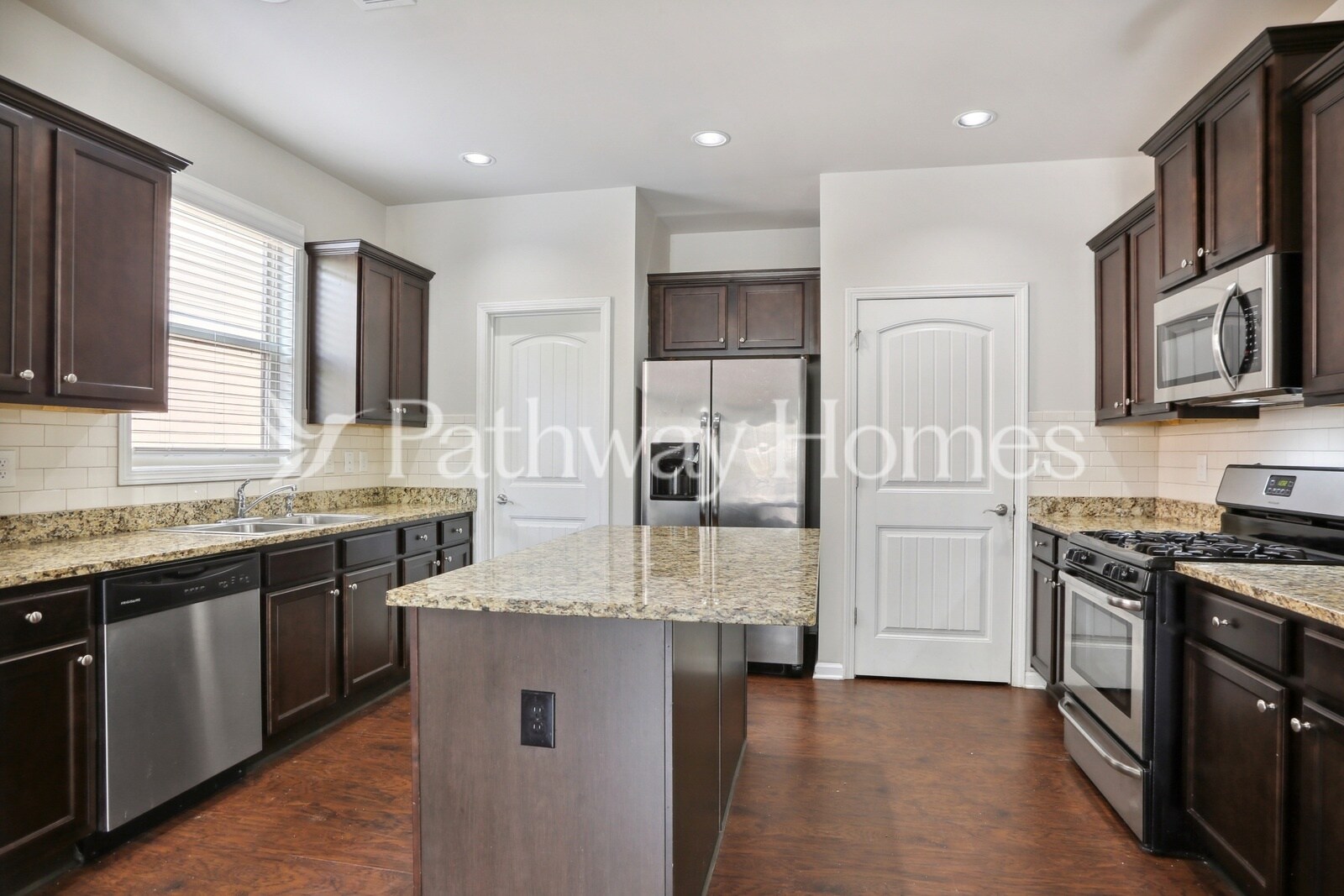 Building Photo - 2401 Oakleaf Cir