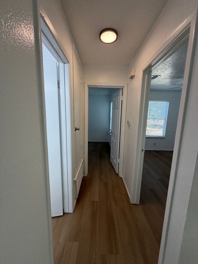Building Photo - 704 Osage Dr