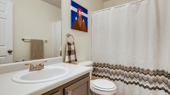 Building Photo - Spacious 4 Bedroom in 80923