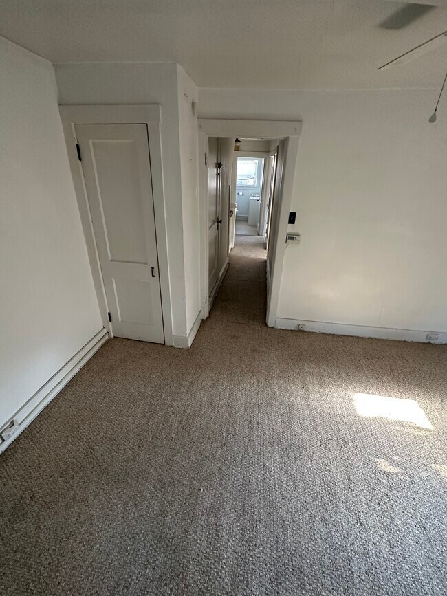 Building Photo - 2 E Elm St