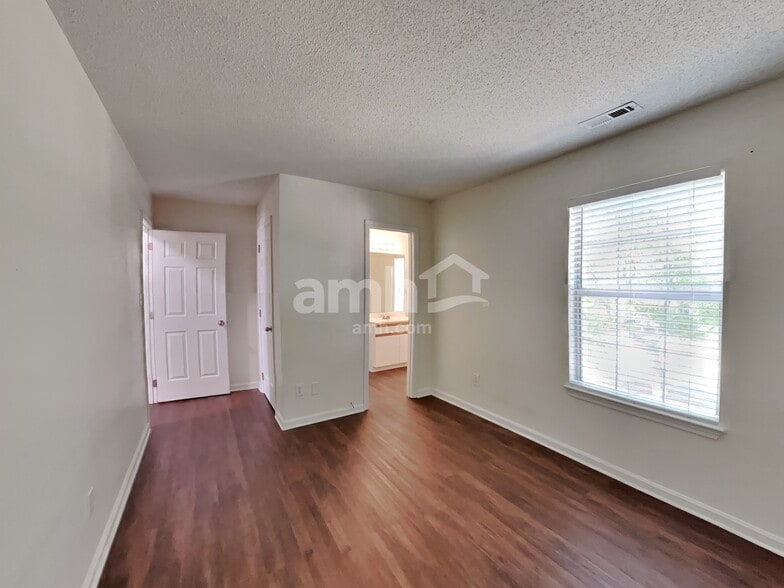 Building Photo - 1617 Oak Knoll Ln