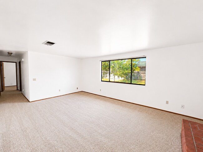 Building Photo - 1704 Antoine Ave
