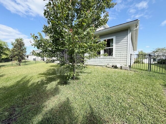 Building Photo - 676 Natureland Cir