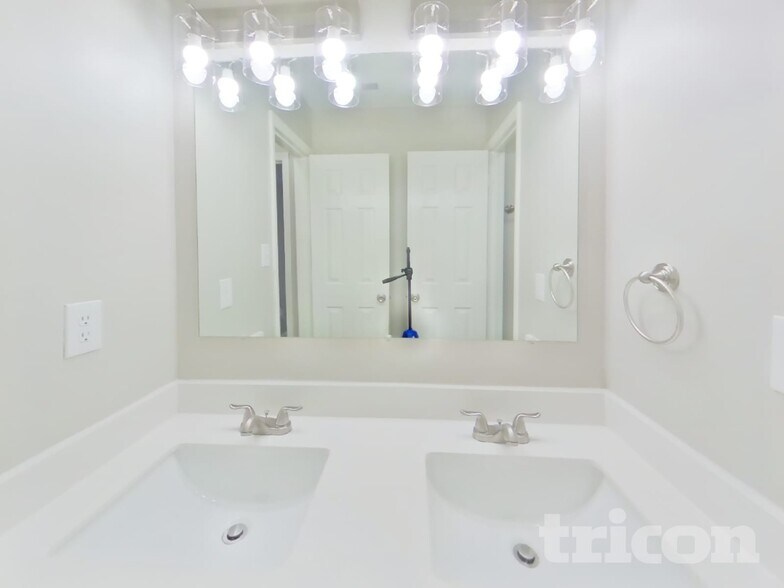 Building Photo - 14203 Misty Brook Ln