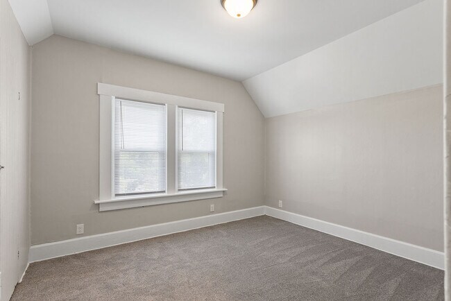 bedroom 1 - 1287 Mooberry St