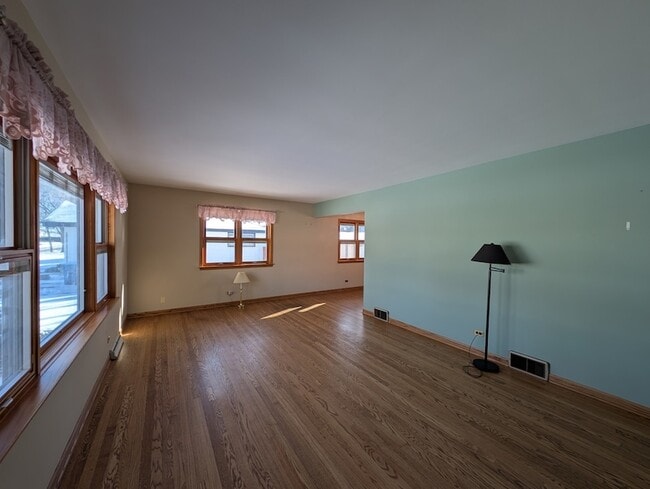 Building Photo - 503 Lake Ave