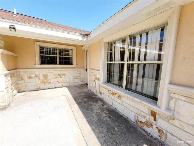 Building Photo - 12 Ashley Dr