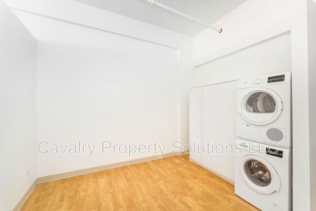 Building Photo - 1831 W Michigan St