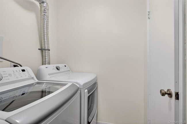 Building Photo - 276 Temple Hill Rd