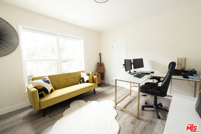 Building Photo - 19119 Sylvan St