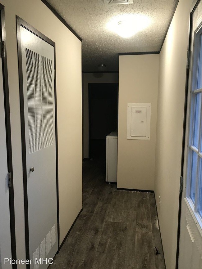 Building Photo - 4136 Cane Run Rd