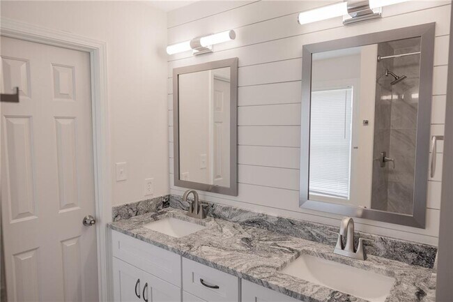 Building Photo - 147 Hunters Cove