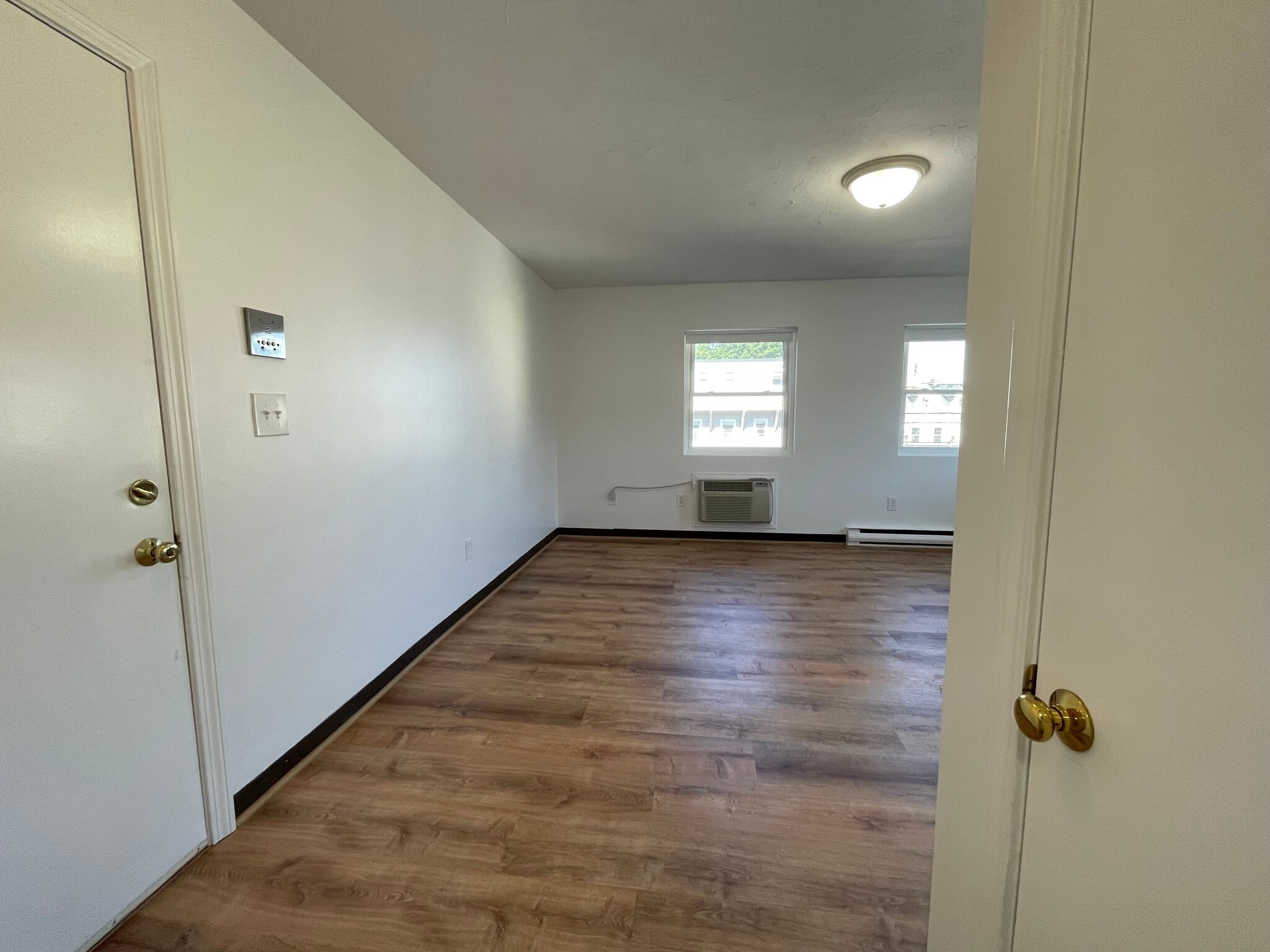 Building Photo - 19 Main St